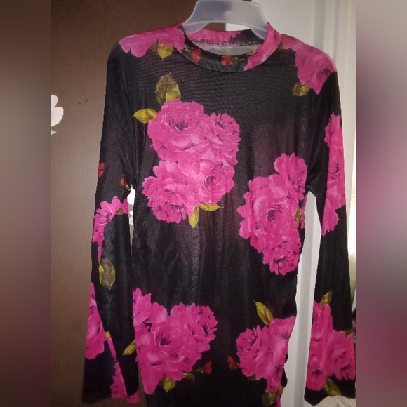 Dresses & Skirts - Cute floral dress 👗🖤